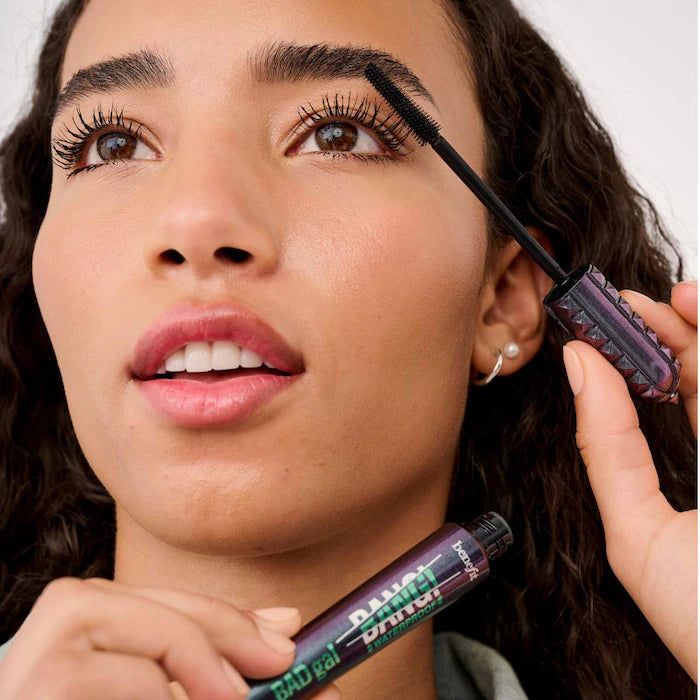 Benefit Cosmetics  Máscara de pestañas voluminizadora resistente al agua BADgal BANG!
